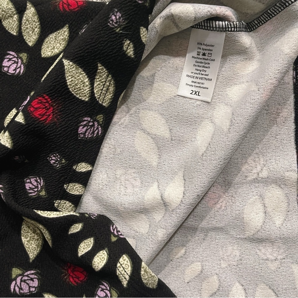 NWT LULAROE CASSIE Pencil Skirt Size 2XL Black Floral Leaf Stretch Knee - Picture 7 of 7